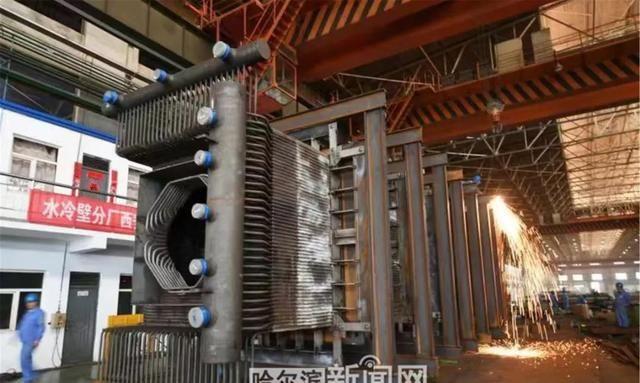 冰城制造丨哈電鍋爐二氧化碳循環發電鍋爐最后一個模塊氣冷壁模